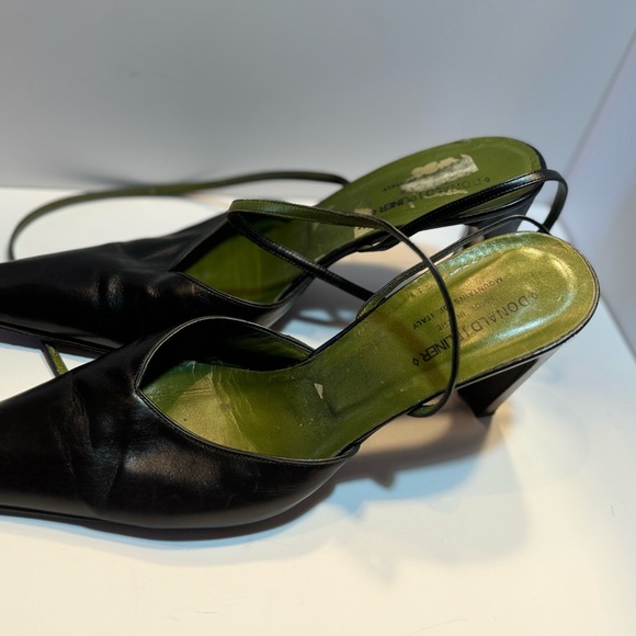Donald Pliner black mud heel strap on pump - Picture 2 of 4